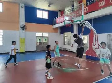 如何在篮球训练前进行有效的热敷准备_1